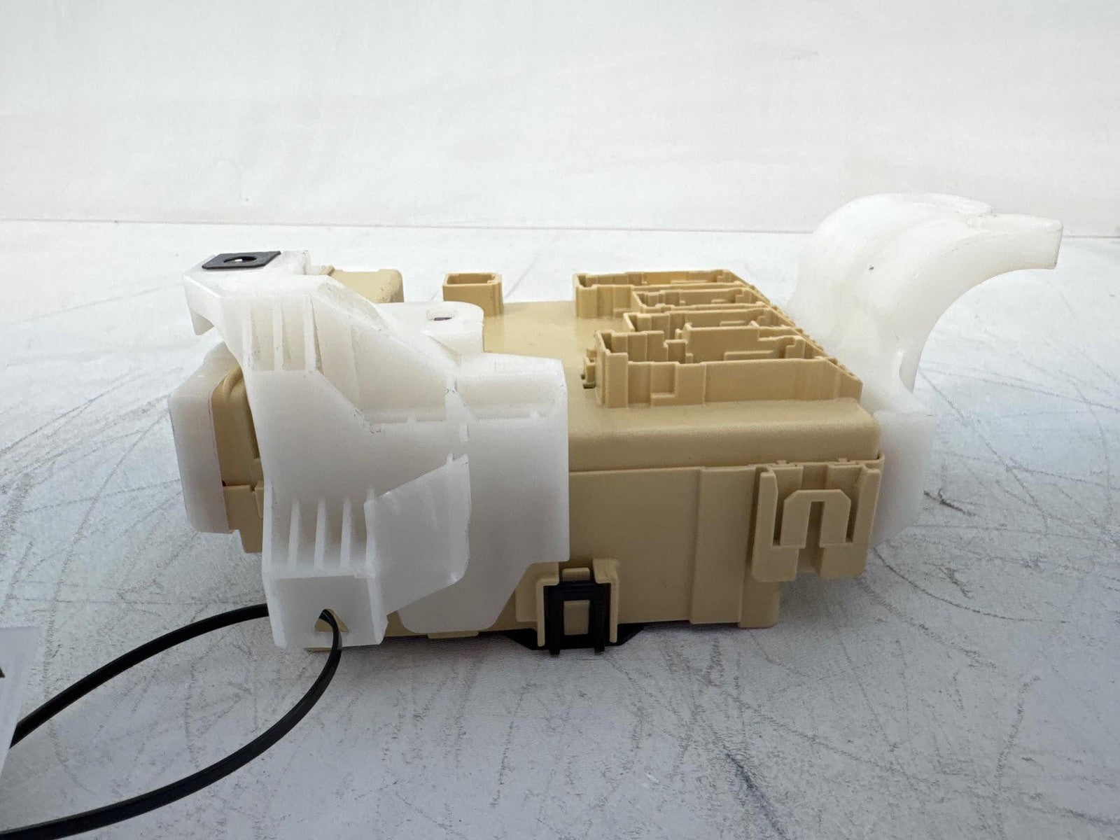 16-18 Toyota Corolla Im Cabin Fuse Relay Box Body Multiplex Module Unit Oem