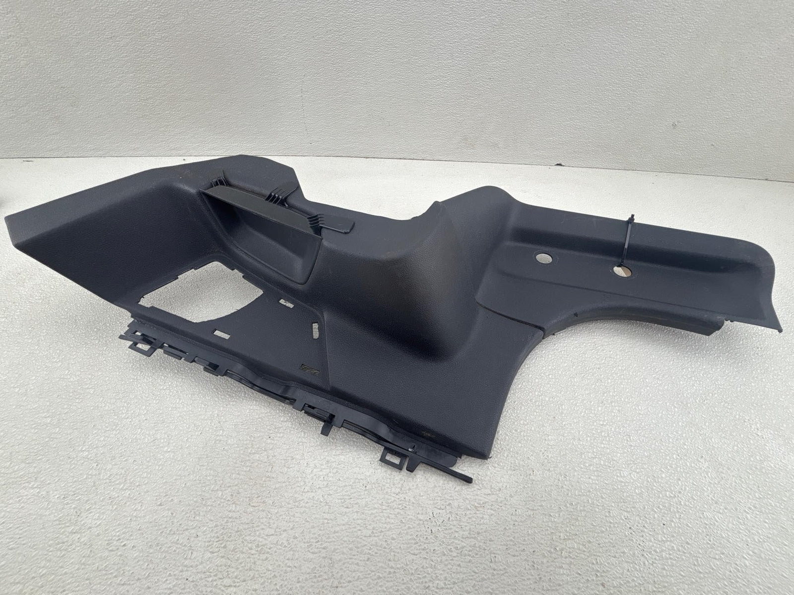 03-06 Mercedes-Benz E-Class E350 Rear Right O/S Trim Panel Cover Mount