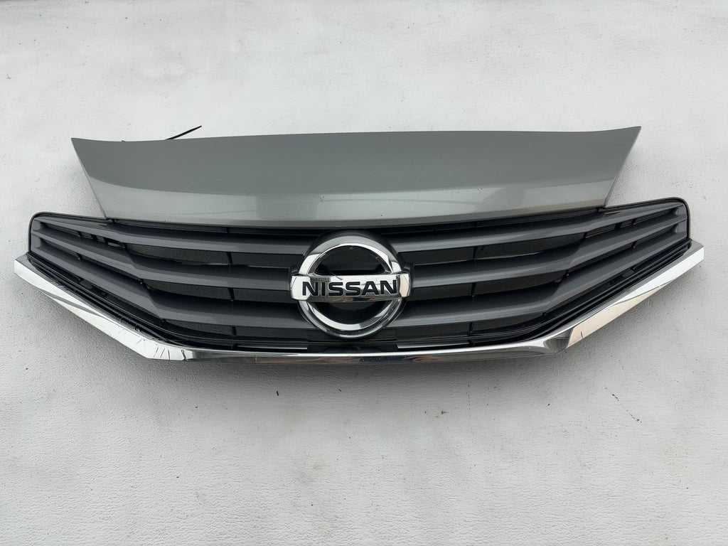 14-17 Nissan Versa Hatchback Front Upper Bumper Grille Oem