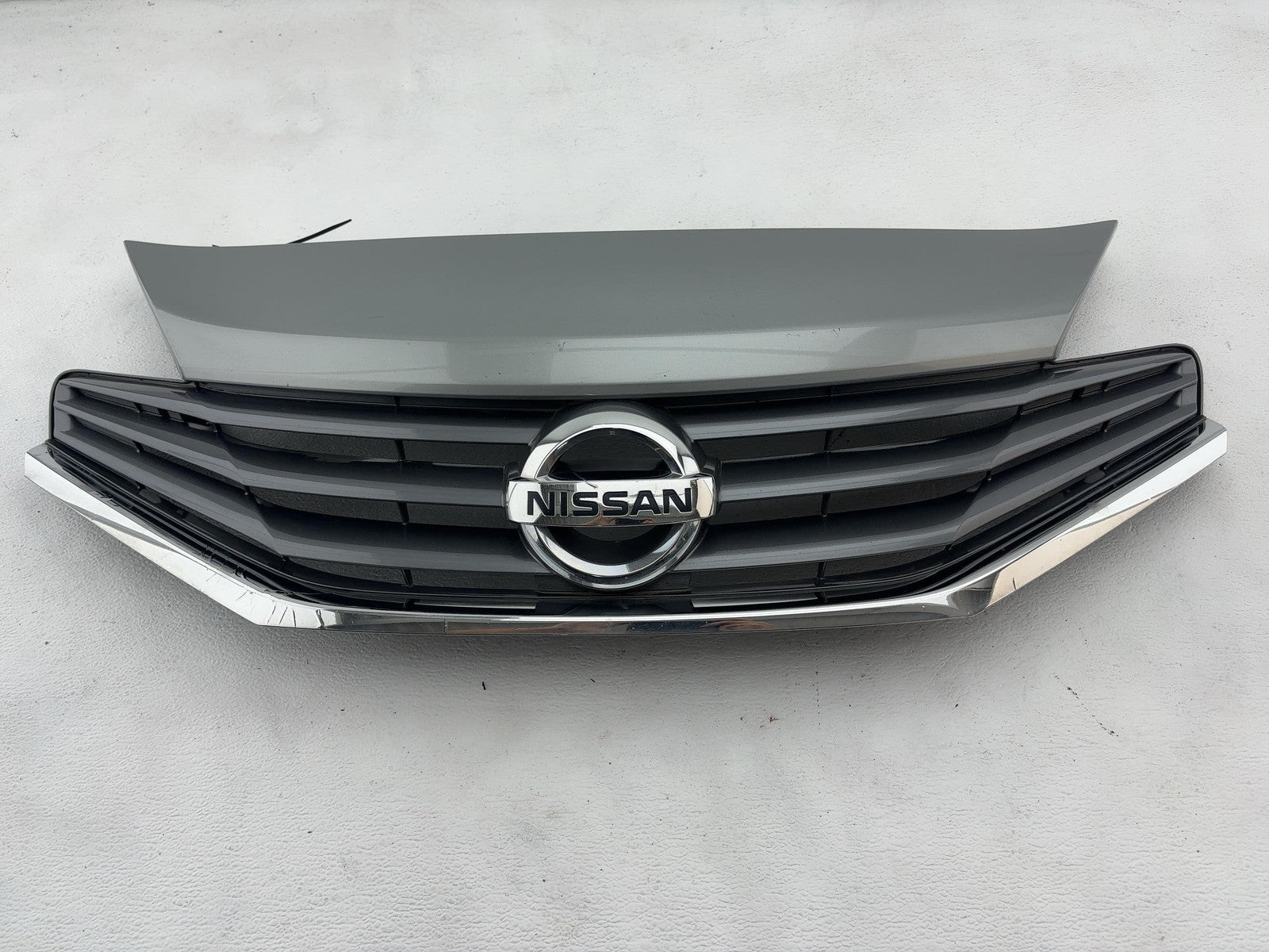 14-17 Nissan Versa Hatchback Front Upper Bumper Grille Oem