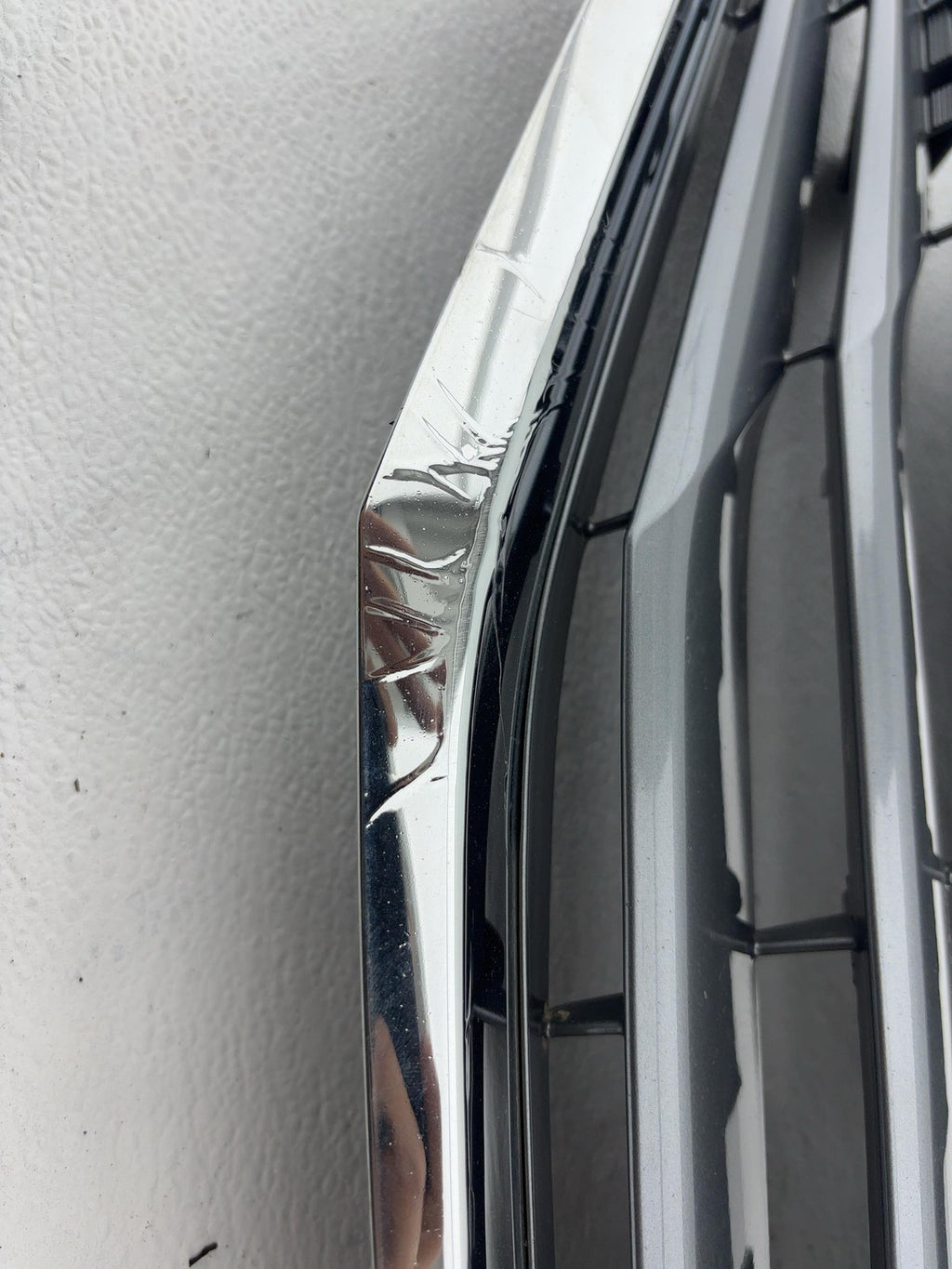 14-17 Nissan Versa Hatchback Front Upper Bumper Grille Oem