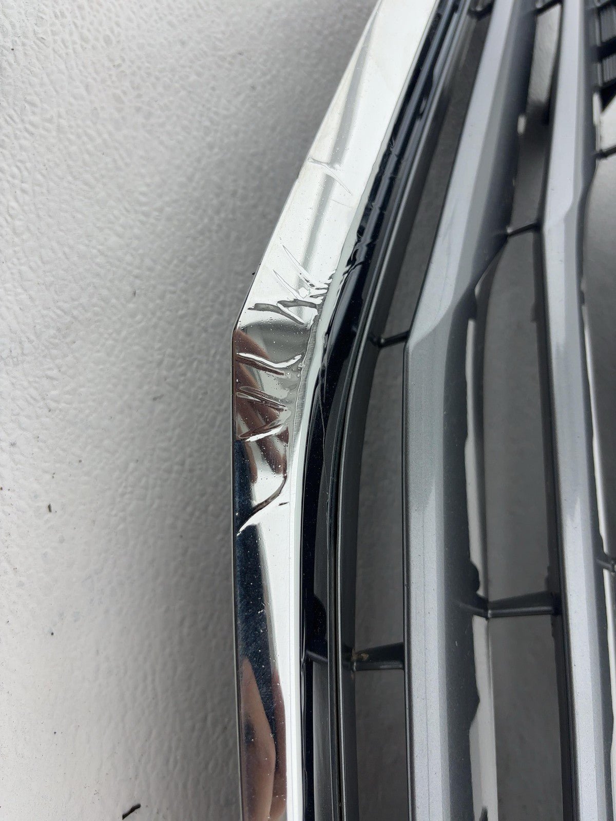 14-17 Nissan Versa Hatchback Front Upper Bumper Grille Oem