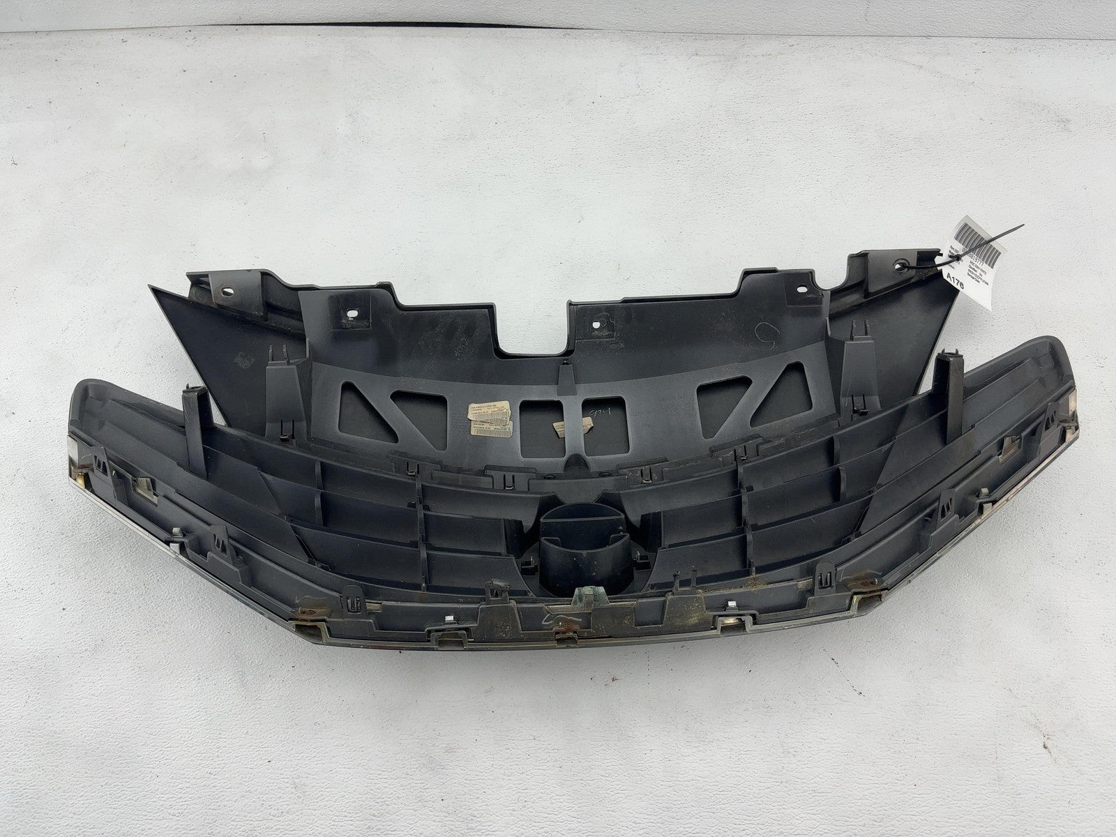 14-17 Nissan Versa Hatchback Front Upper Bumper Grille Oem