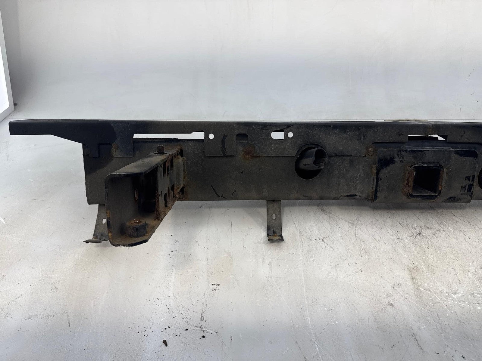 15-20 Gmc Yukon Xl 1500 Rear Bumper Trailer Hitch Impact Bar Beam Oem