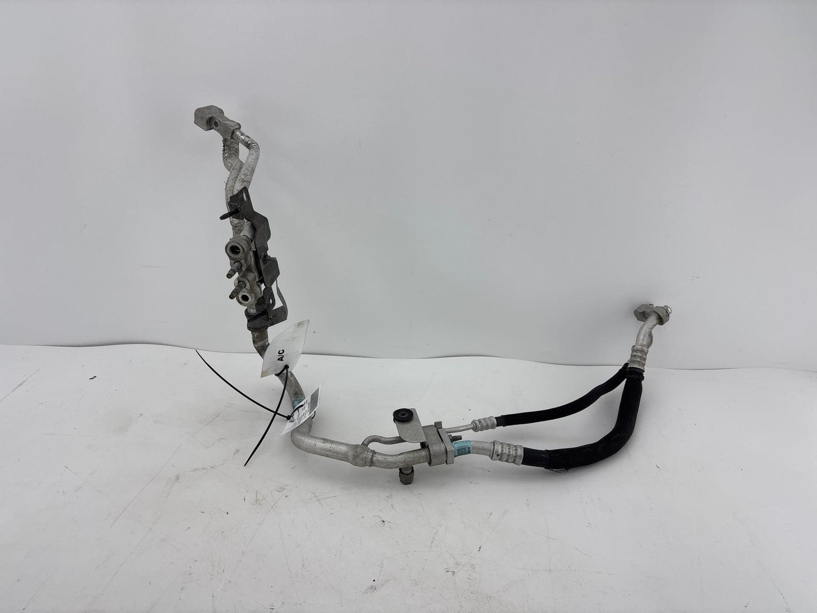 19-23 JEEP CHEROKEE Air Conditioning Suction Liquid AC Hose Pipe P68288396AA OEM