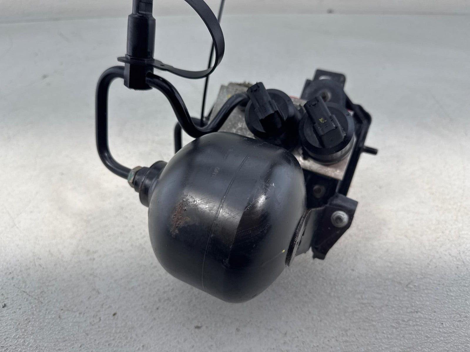 03-11 Mercedes R230 SL550 SL600 Front Hydraulic Valve Block Suspension Pump OEM