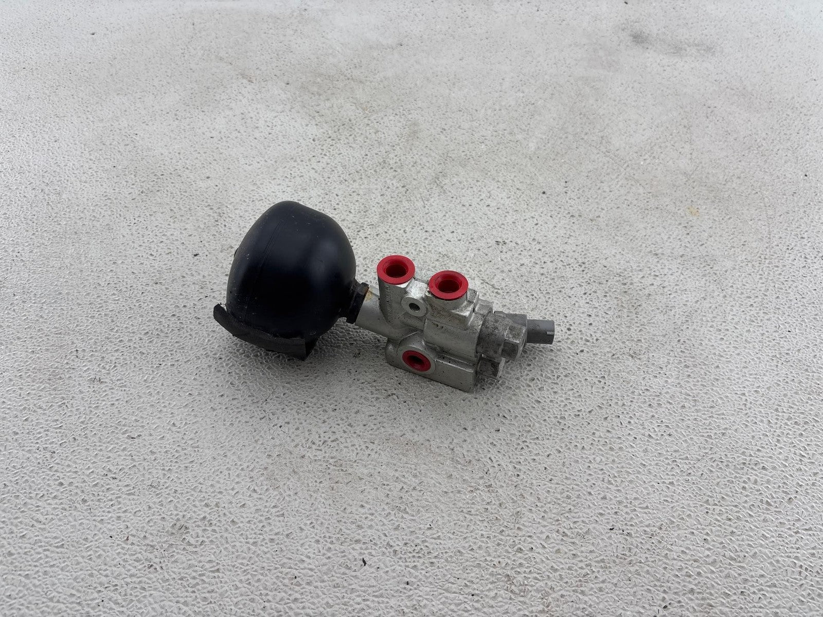 03-06 Mercedes SL600 Pressure Relief Valve ABC Hydraulic Suspension