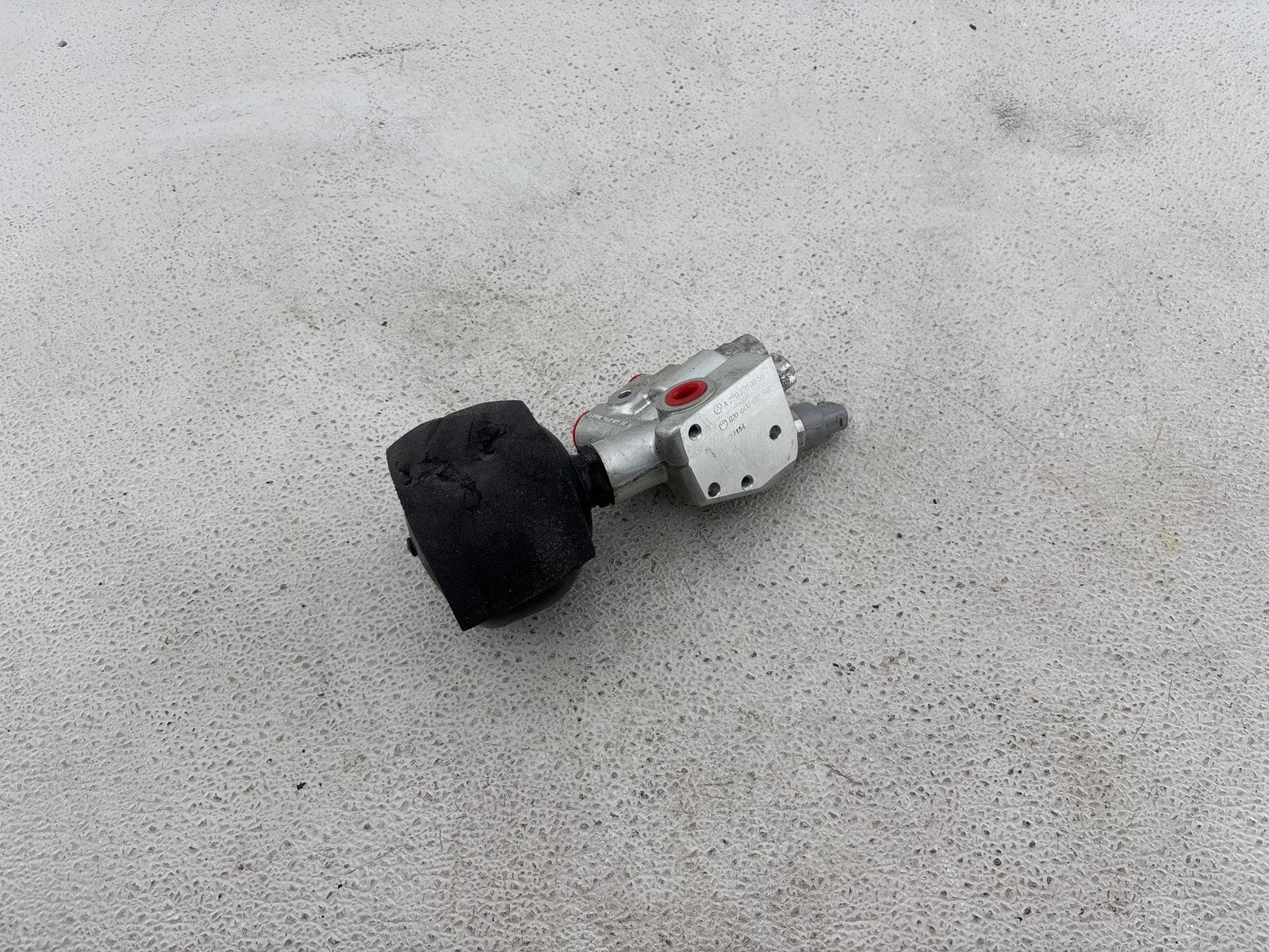 03-06 Mercedes SL600 Pressure Relief Valve ABC Hydraulic Suspension