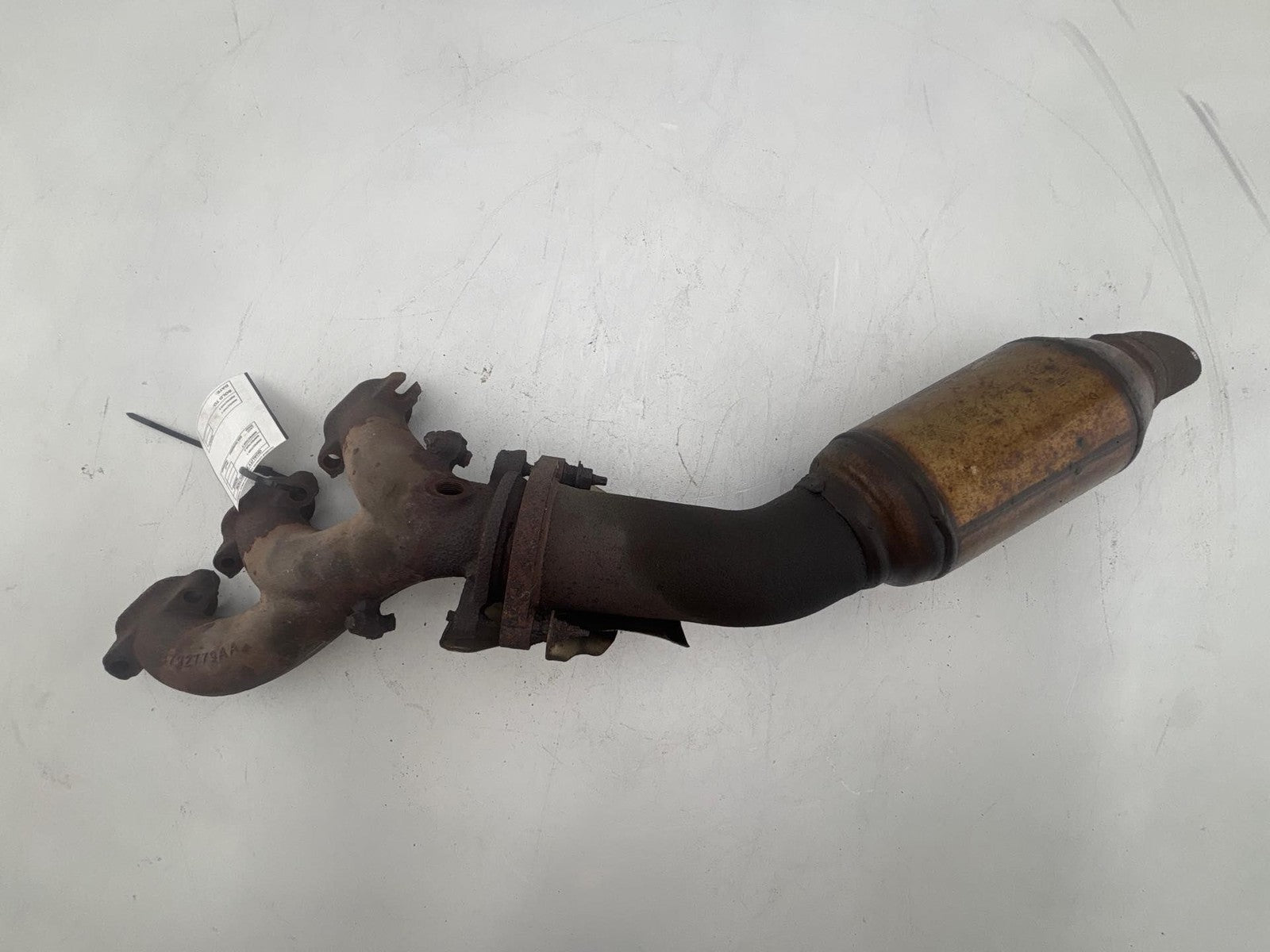 05-10 Chrysler 300 3.5L Left Exhaust Manifold & Catalytic Converter OEM