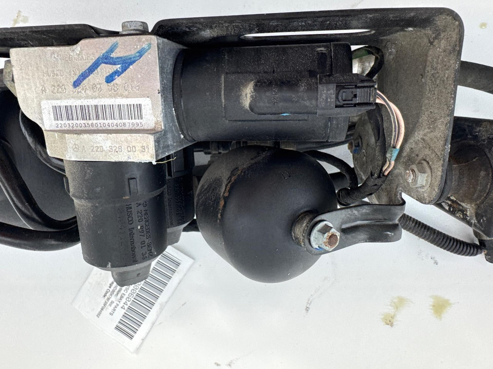 03-11 Mercedes R230 SL550 SL600 Rear Hydraulic Valve Block Suspension Pump OEM