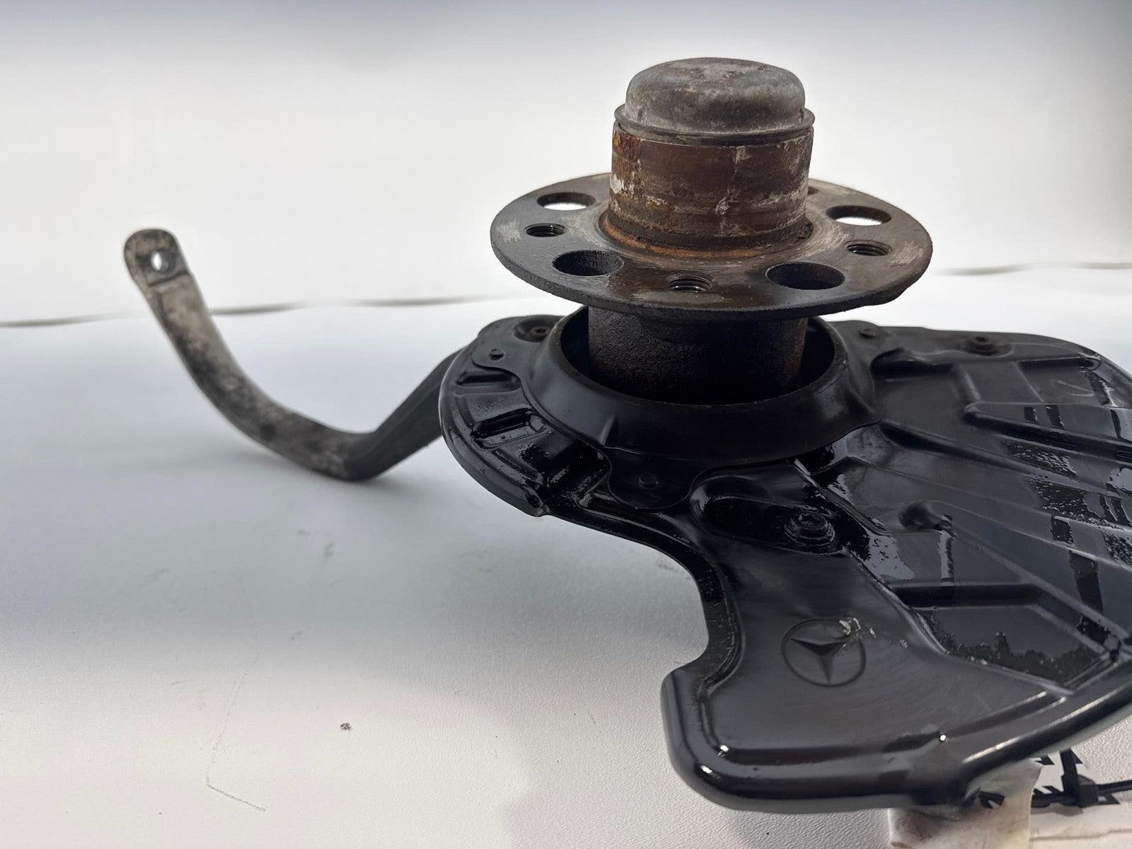 03-12 Mercedes R230 SL550 SL600 Front Left Side Spindle Knuckle Hub OEM