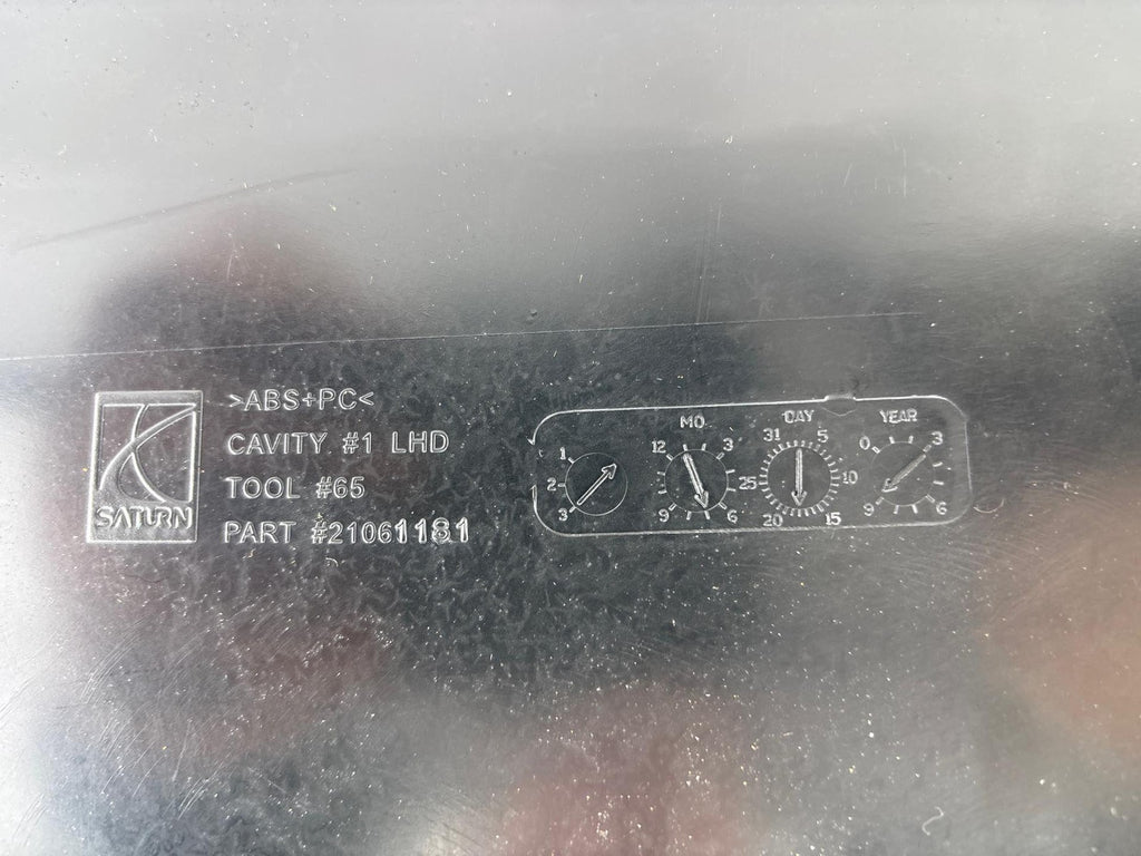 00-02 Saturn Sw2 Dash Upper Defroster Grille Cover Panel