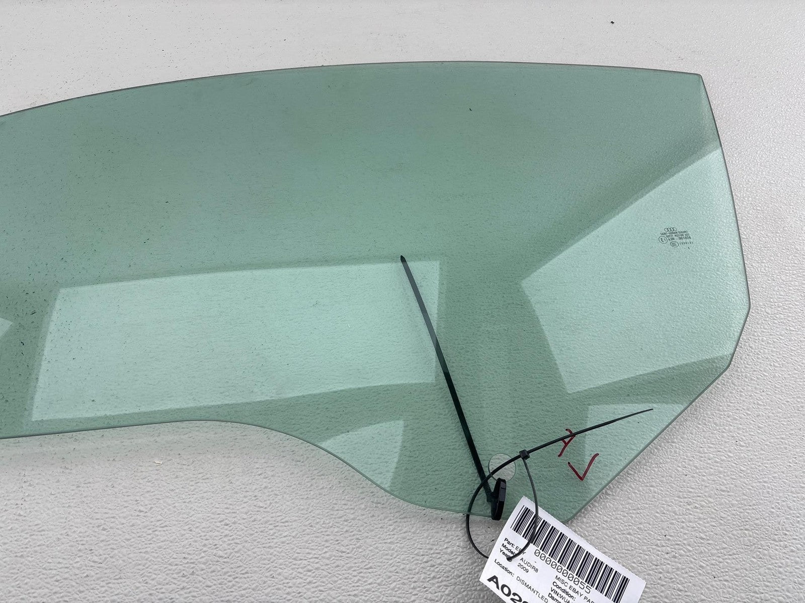 08-15 AUDI R8 FRONT LH LEFT DOOR GLASS WINDOW MOVEABLE COUPE 420845201A OEM
