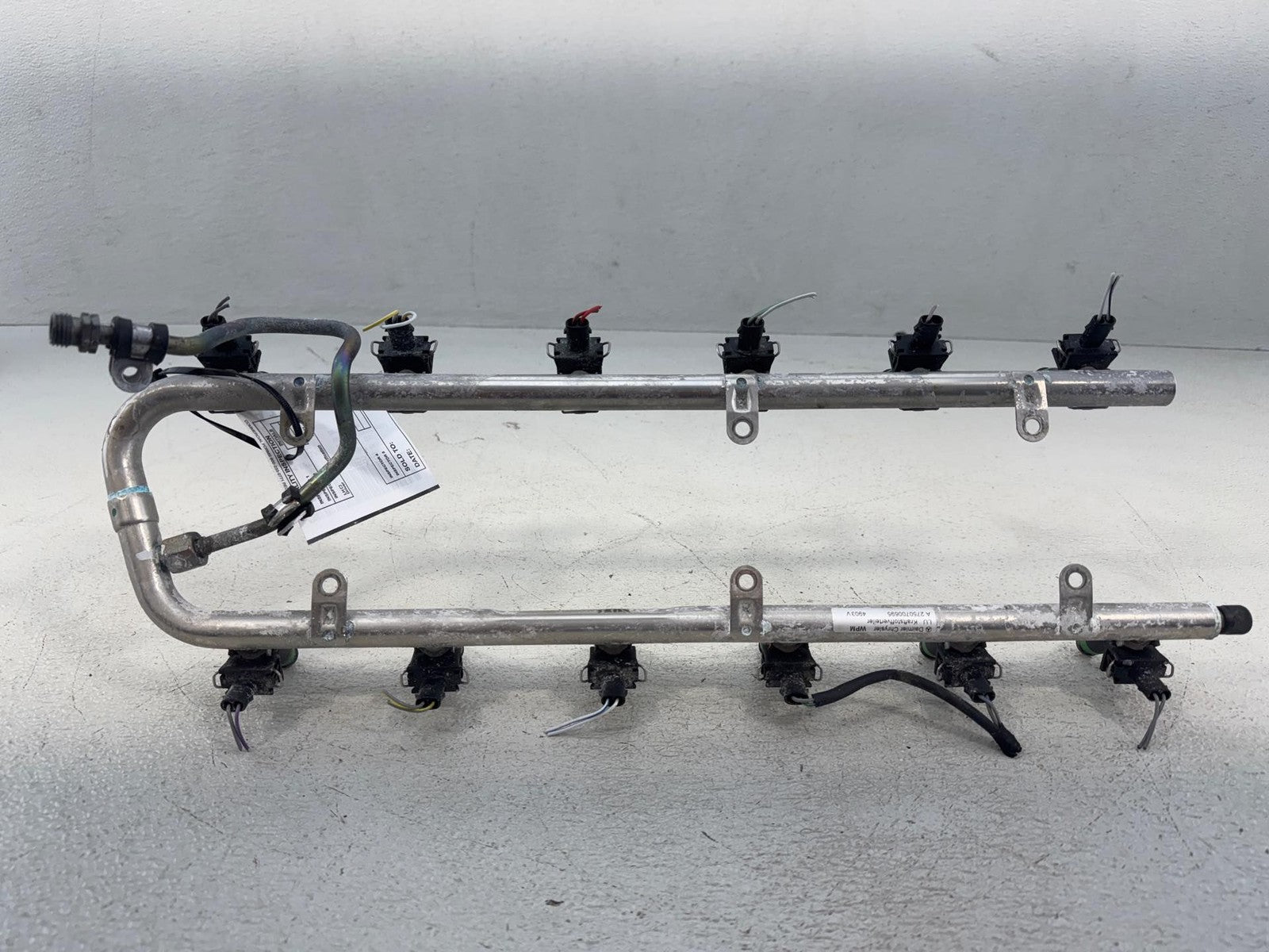 03-14 Mercedes SL600 S600 CL600 Fuel Injector Rail 2750700695 OEM