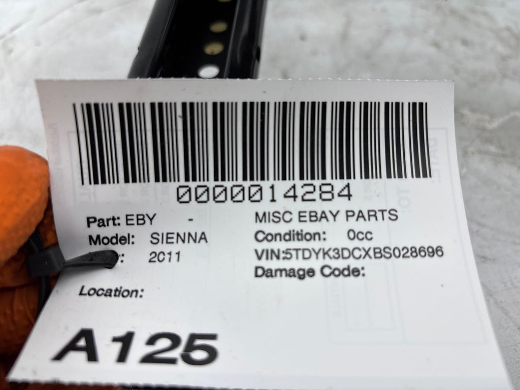 11-20 TOYOTA SIENNA Passenger Front Right Seat Track Manual