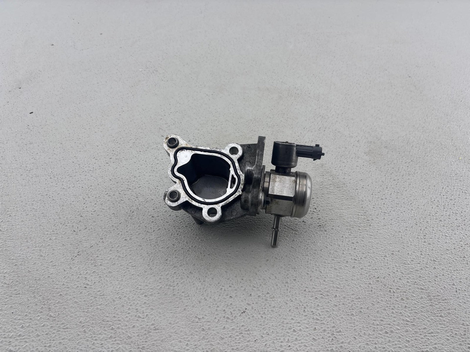 12-17 LR2 Discovery Sport Range Rover Evoque High Pressure Fuel Pump OEM