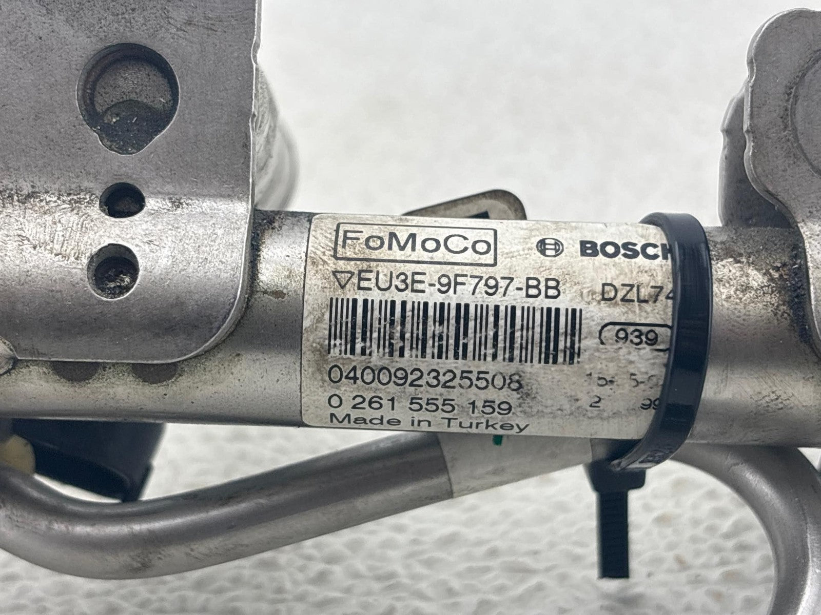 12-17 RANGE ROVER EVOQUE FUEL RAIL WITH INJECTORS EU3E9F797BB