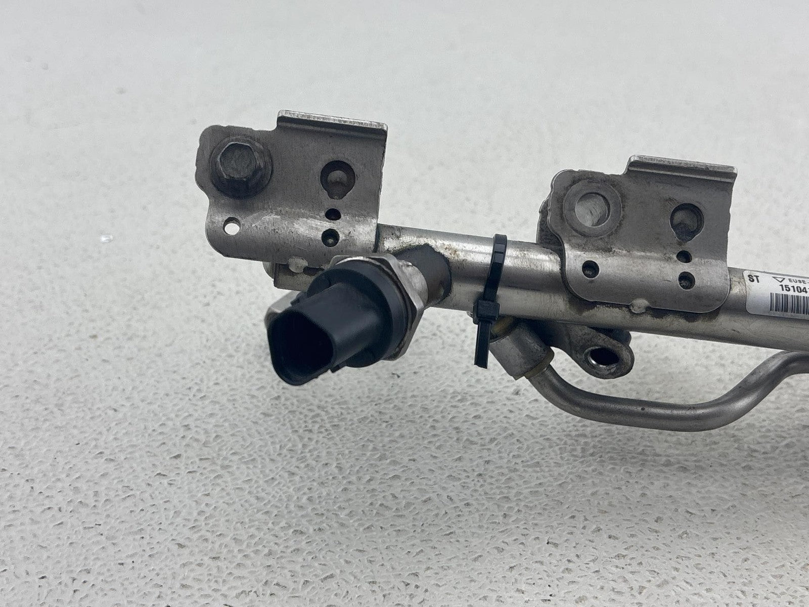 12-17 RANGE ROVER EVOQUE FUEL RAIL WITH INJECTORS EU3E9F797BB