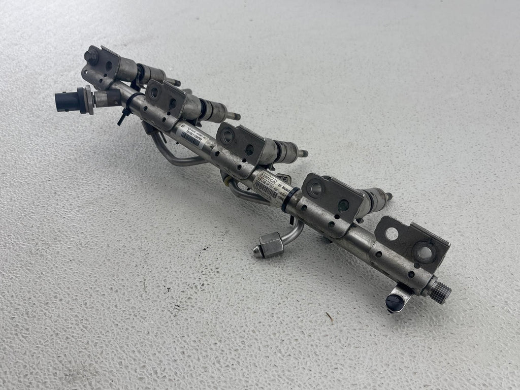 12-17 RANGE ROVER EVOQUE FUEL RAIL WITH INJECTORS EU3E9F797BB