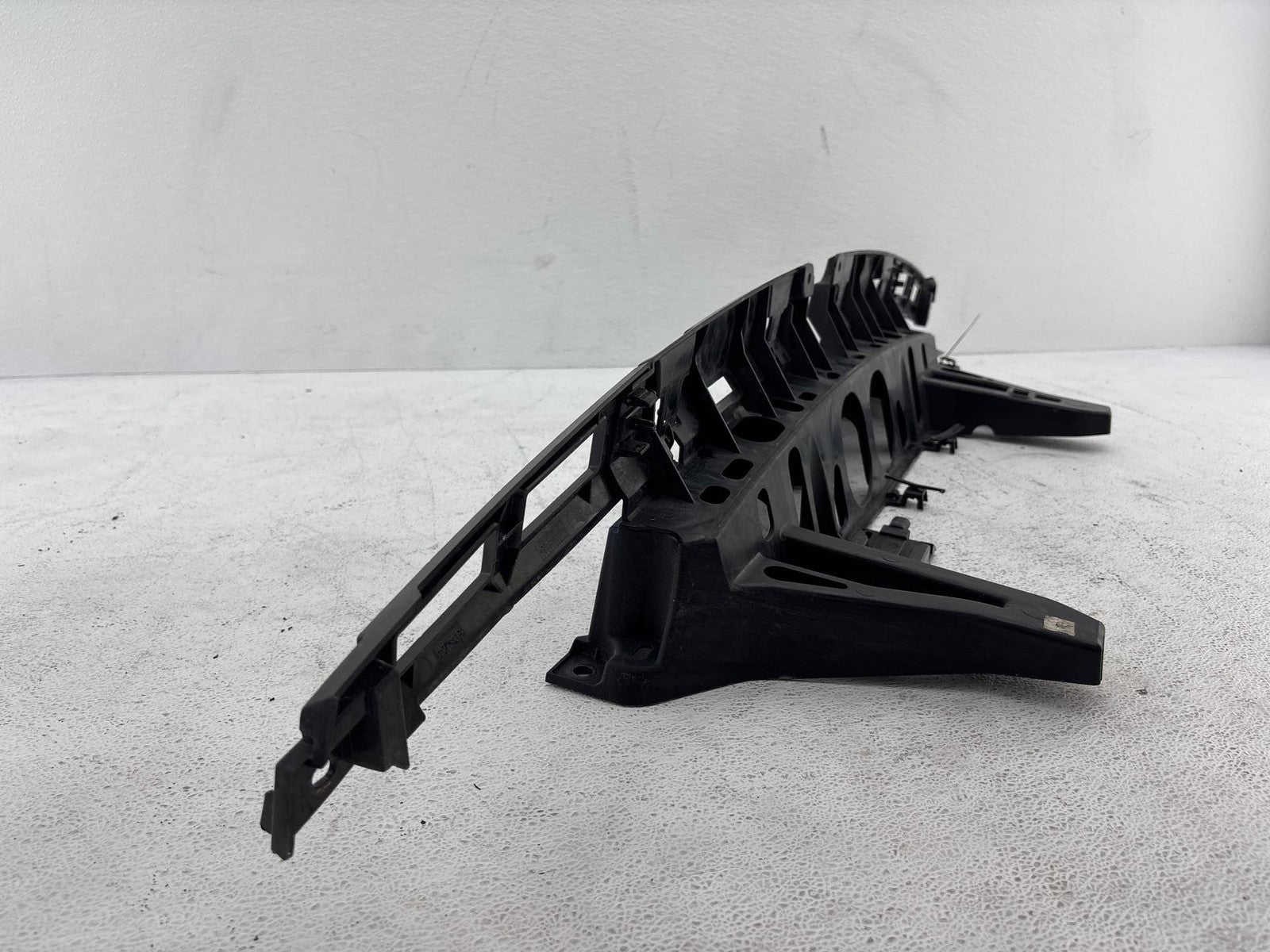 07-13 BMW X5 Rear Center Bumper Mount Bracket W/ Keyless Entry Antenna OEM