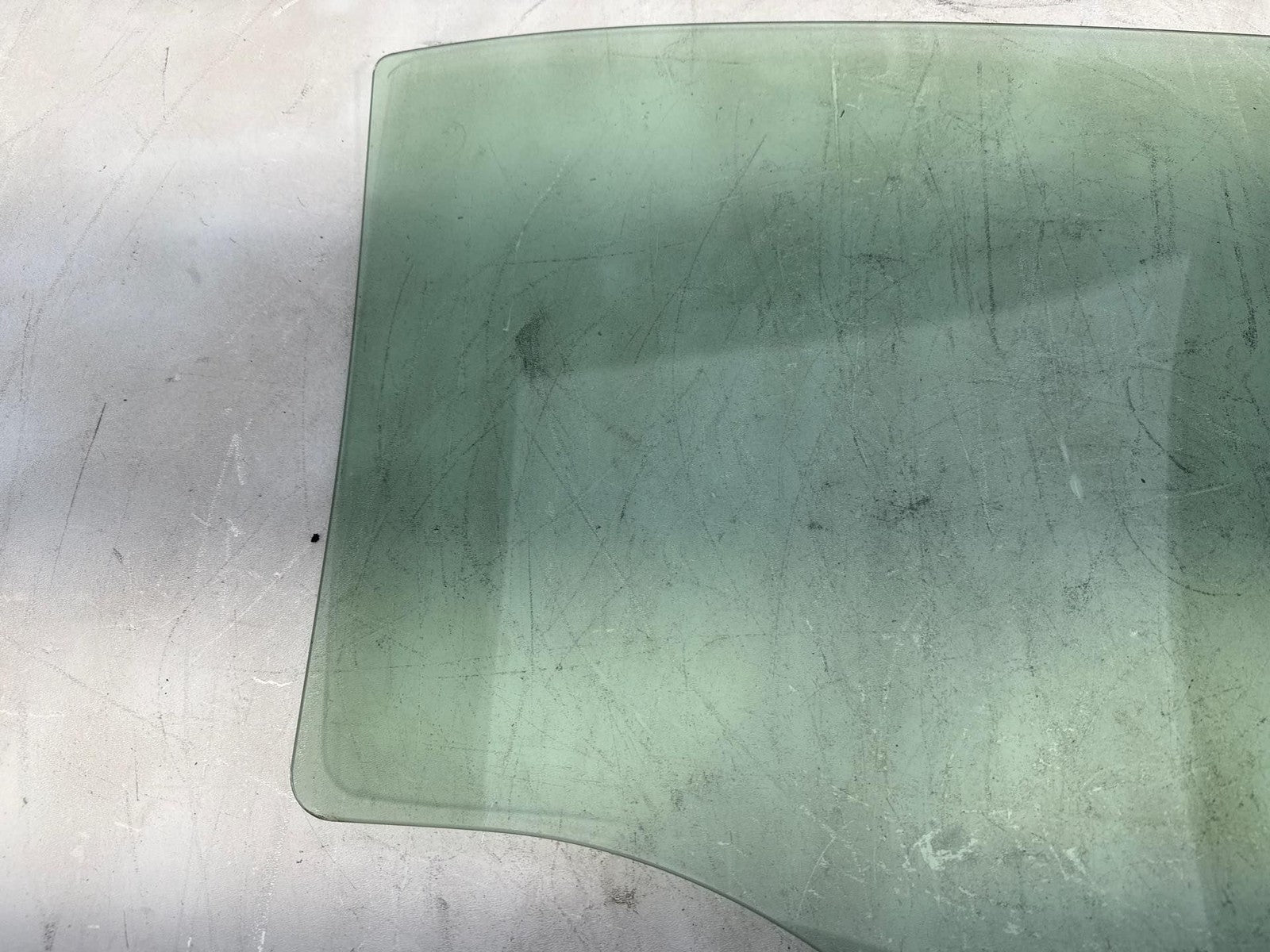 04-08 Chevrolet Malibu Driver/Left Side Rear Door Glass Window