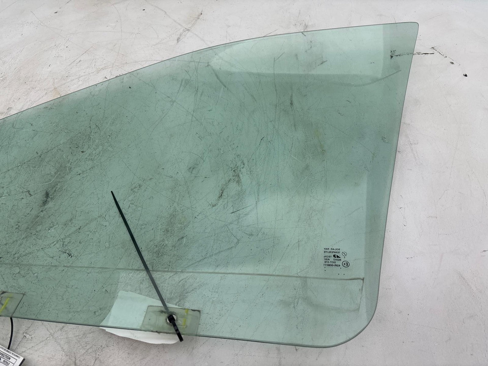 00-02 Saturn Sw2 Front Passenger Door Window Glass