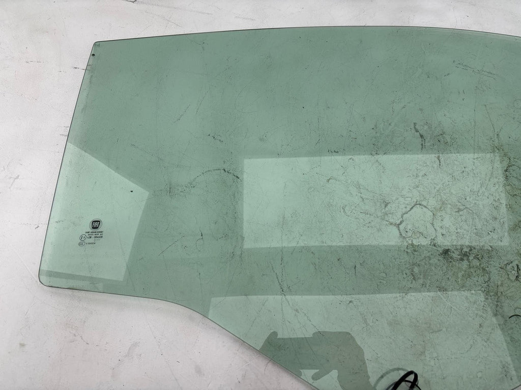 12-17 Fiat 500 Front Right Door Window Glass Oem