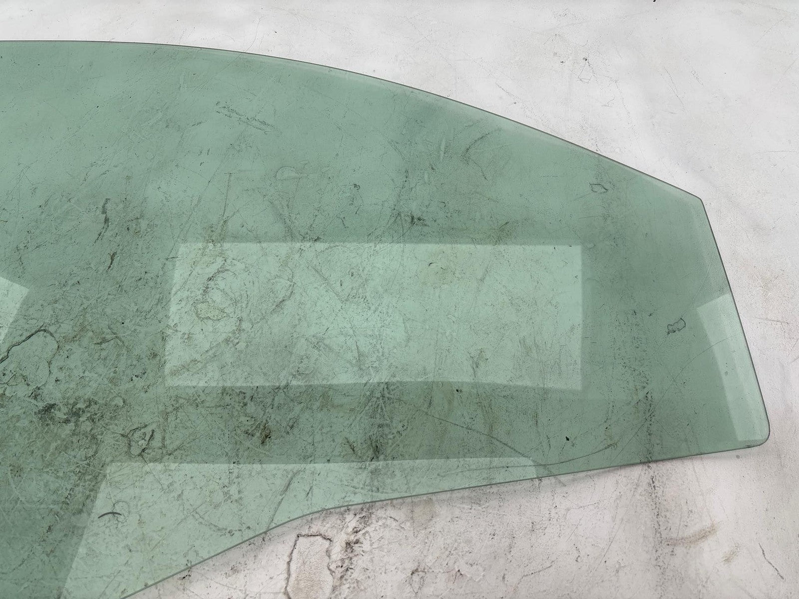 12-17 Fiat 500 Front Right Door Window Glass Oem