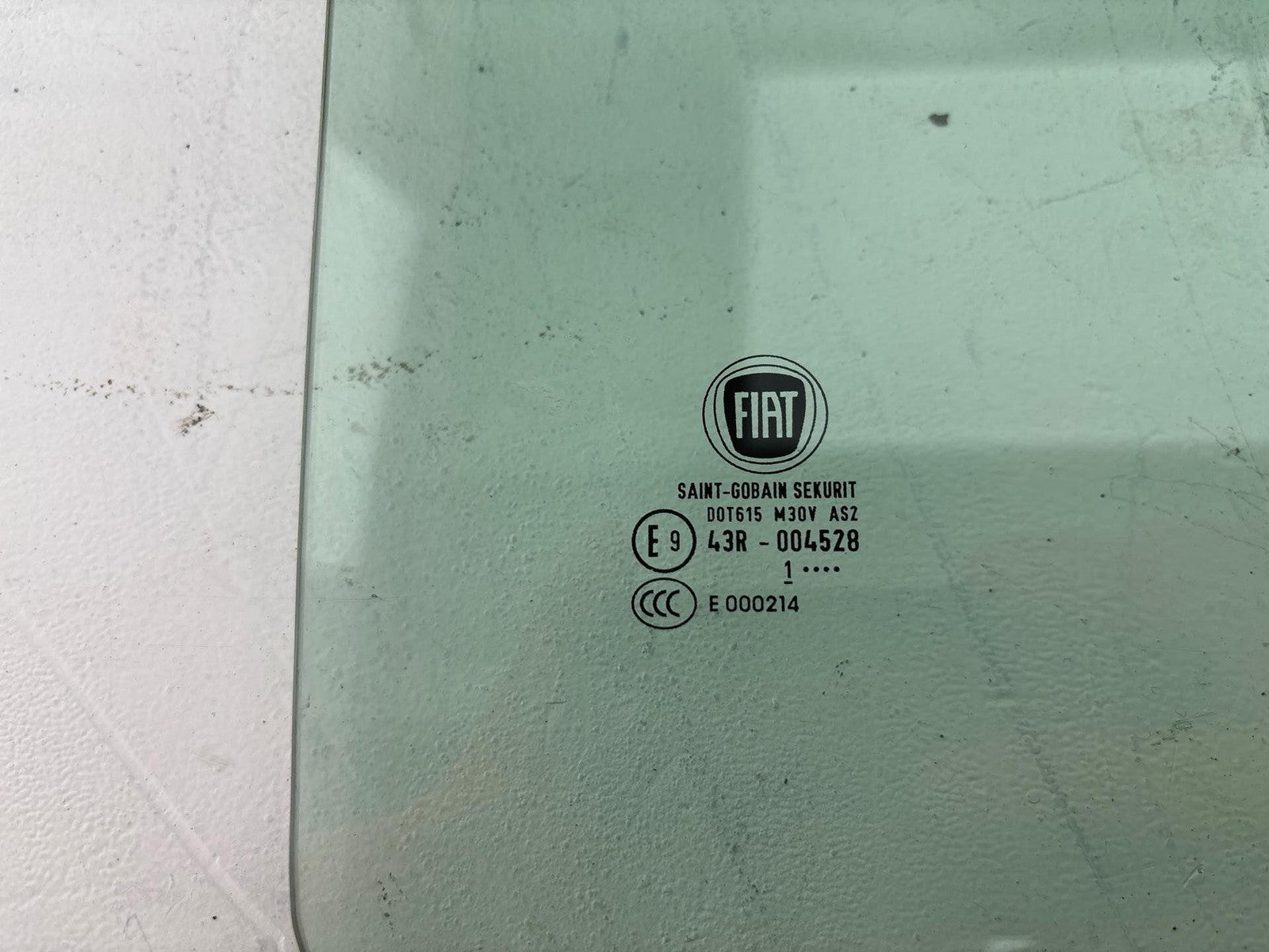 12-17 Fiat 500 Front Right Door Window Glass Oem