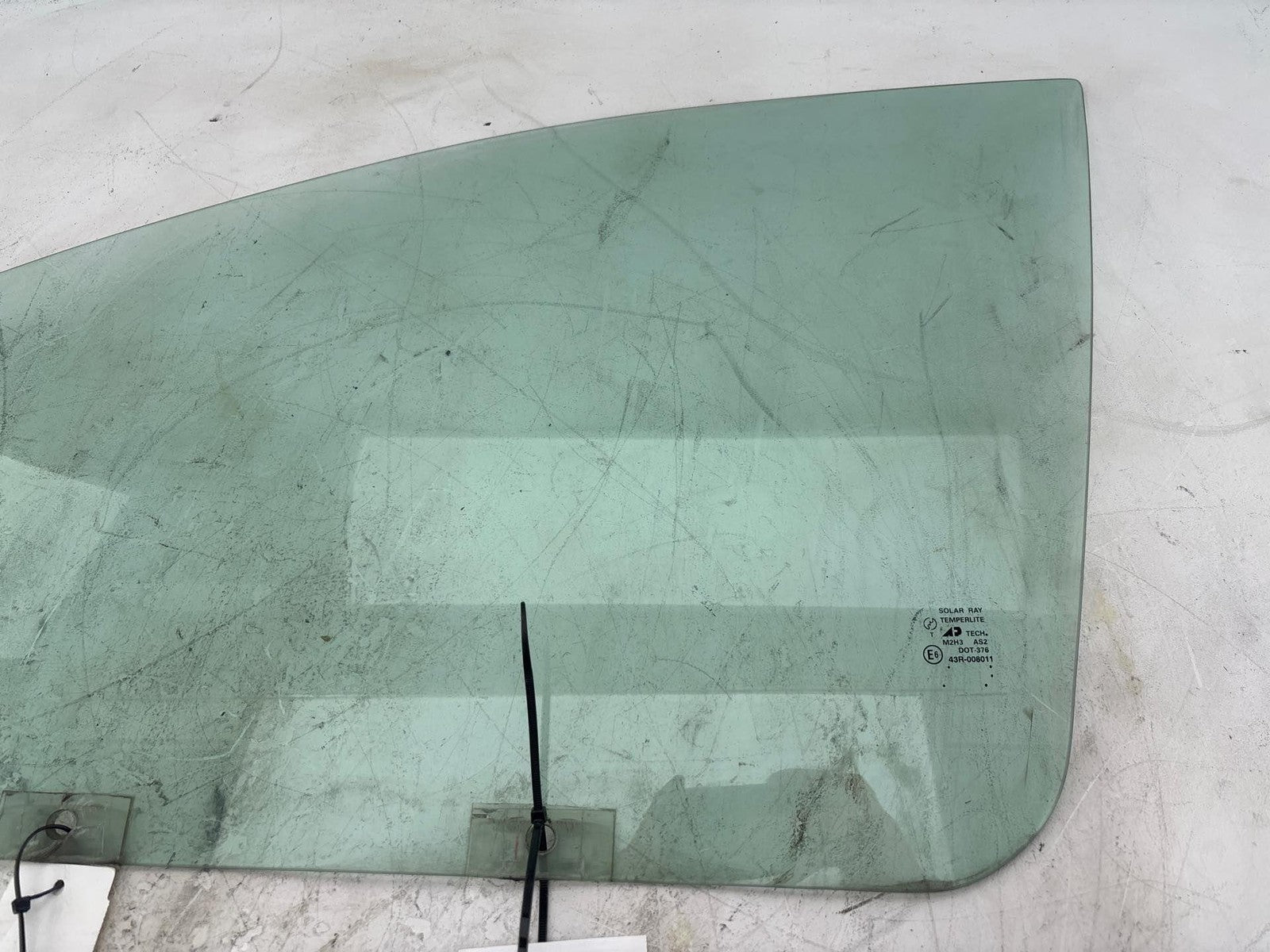 00-02 Saturn Sw2 Front Driver Side Door Window Glass