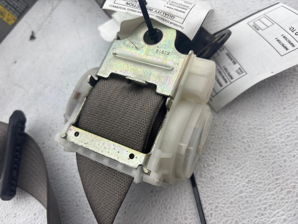 03-04 Hummer H2 Rear Left Driver Side Seat Belt Seatbelt Retractor Oem
