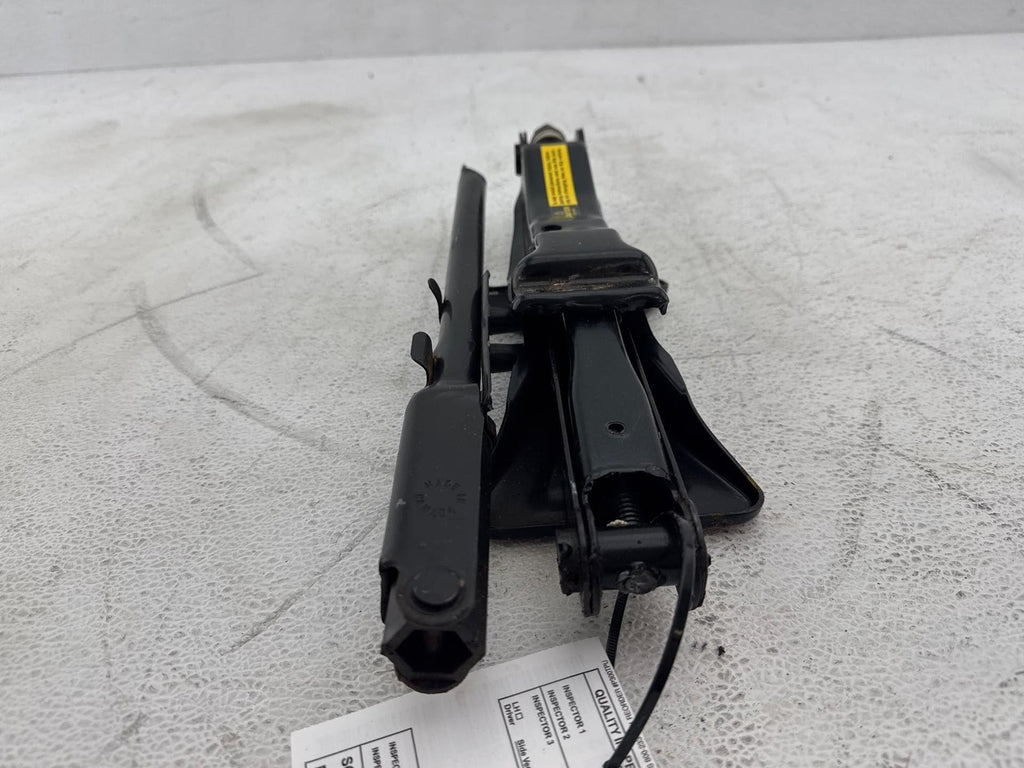 2000 - 2002 Saturn Sw2 Emergency Spare Tire Changing Tools Scissor Jack Kit Oem