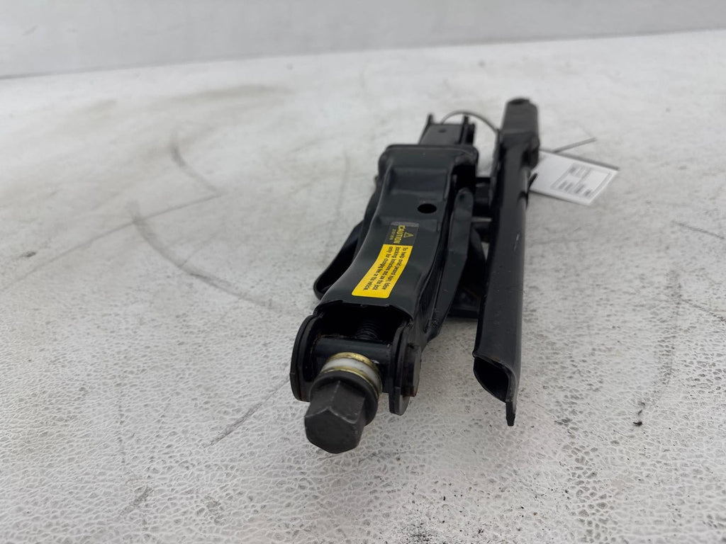 2000 - 2002 Saturn Sw2 Emergency Spare Tire Changing Tools Scissor Jack Kit Oem