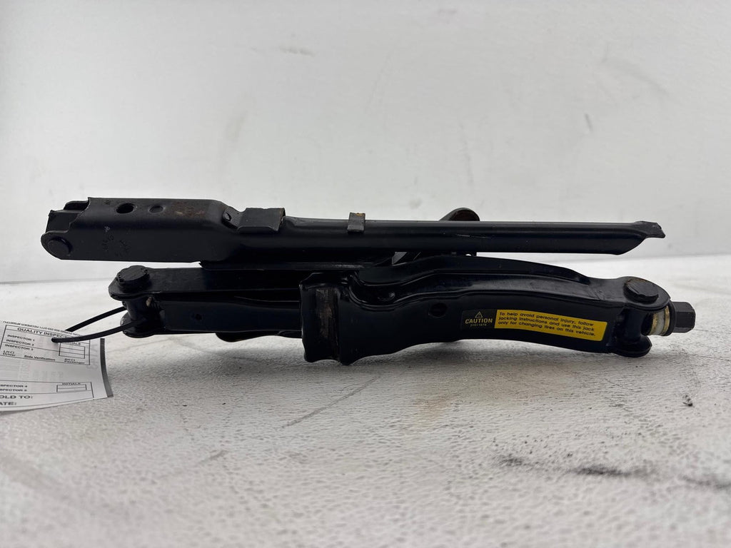 2000 - 2002 Saturn Sw2 Emergency Spare Tire Changing Tools Scissor Jack Kit Oem