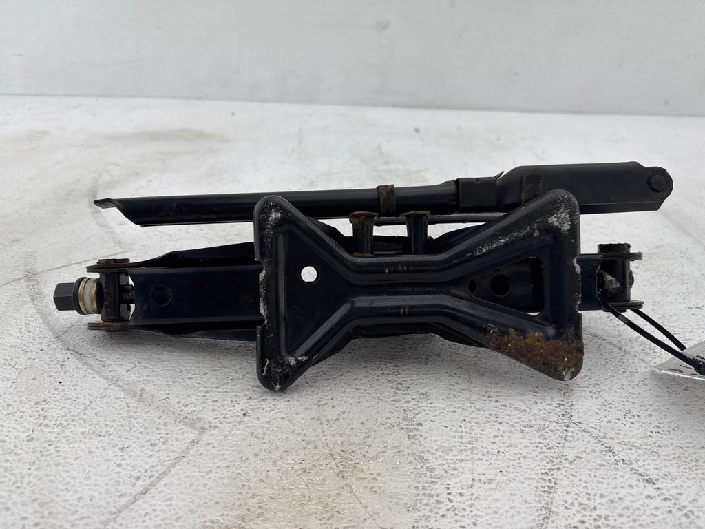 2000 - 2002 Saturn Sw2 Emergency Spare Tire Changing Tools Scissor Jack Kit Oem