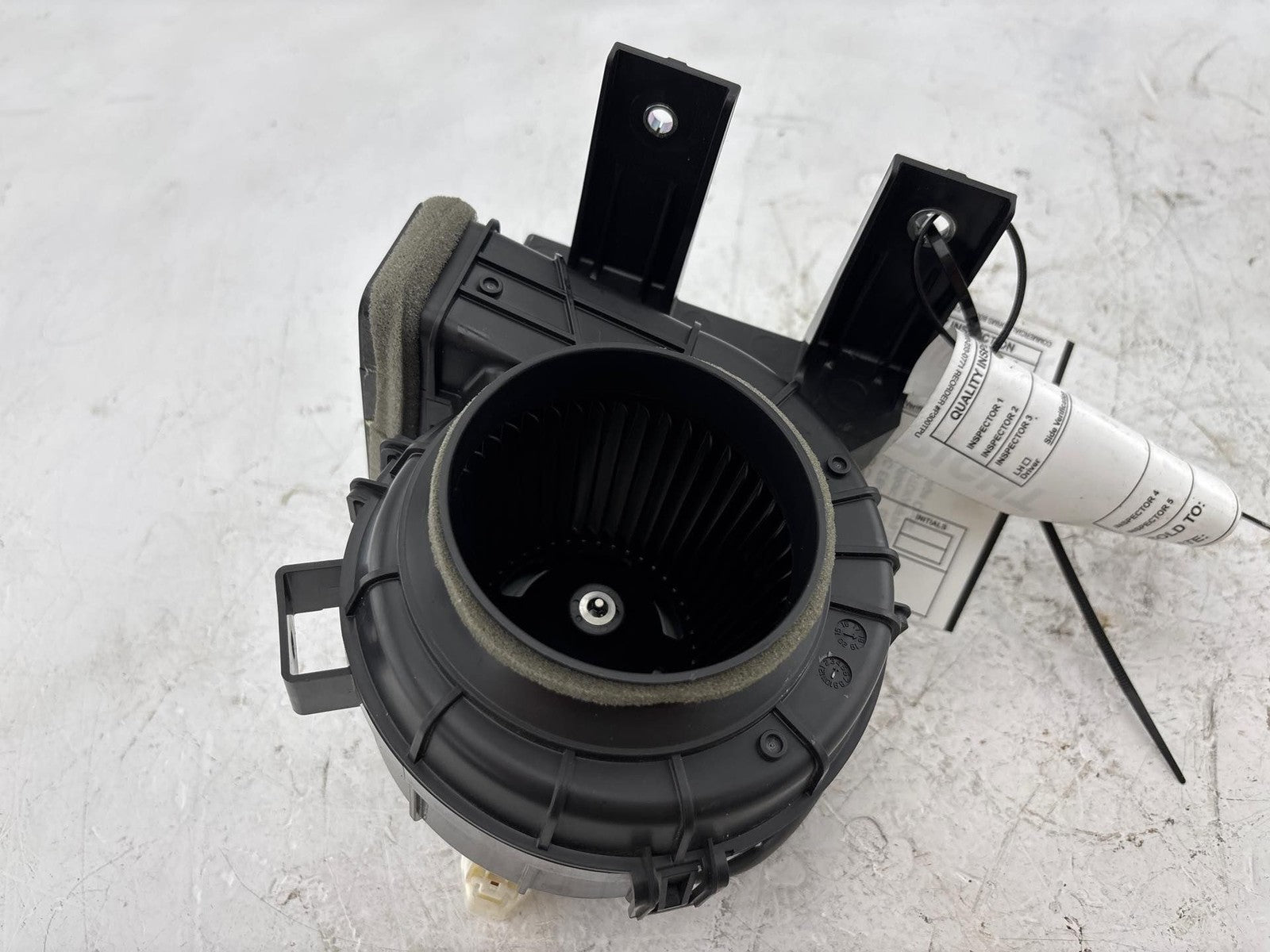 17-22 Toyota Prius Prime Hybrid Battery Pack Cooling Right Blower Fan Motor OEM