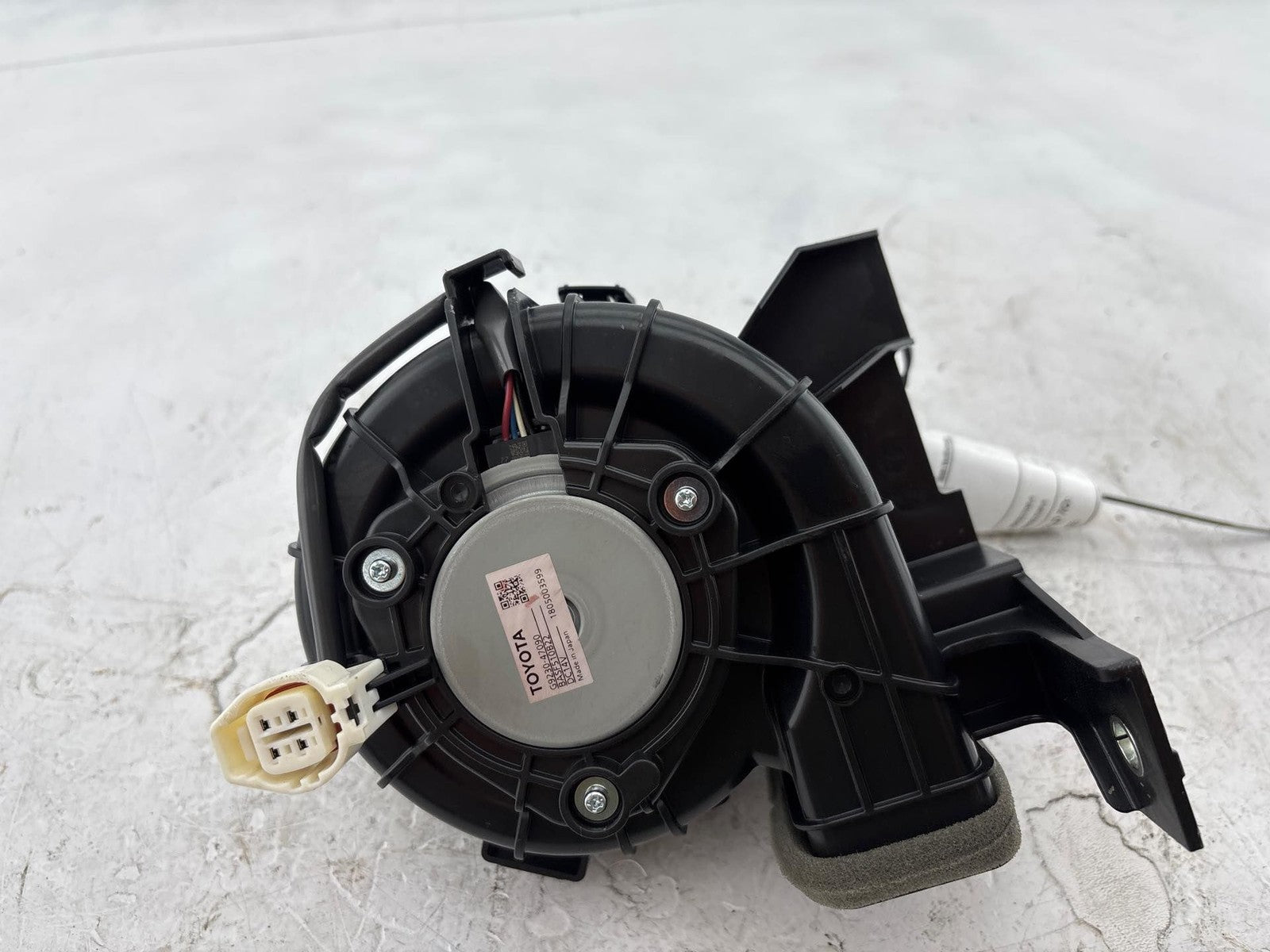 17-22 Toyota Prius Prime Hybrid Battery Pack Cooling Right Blower Fan Motor OEM