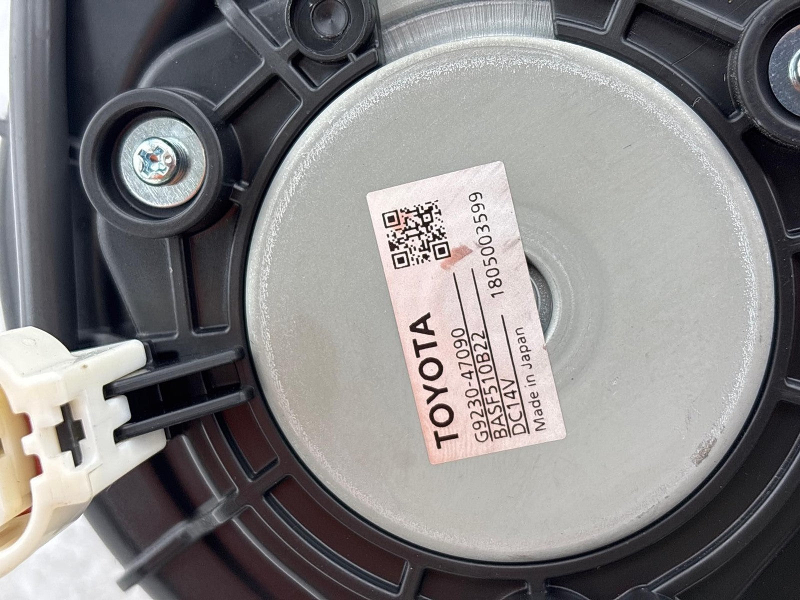 17-22 Toyota Prius Prime Hybrid Battery Pack Cooling Right Blower Fan Motor OEM