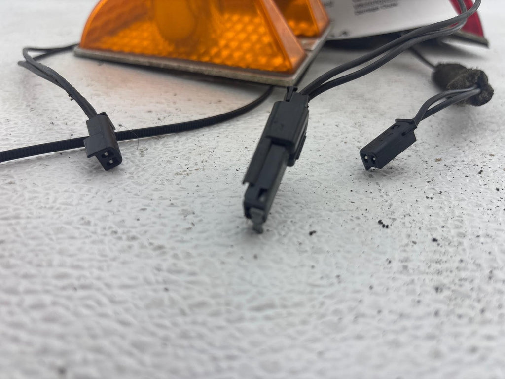 03-09 Hummer H2 Rear Right & Left Roof Clearance Marker Light Lamp Set