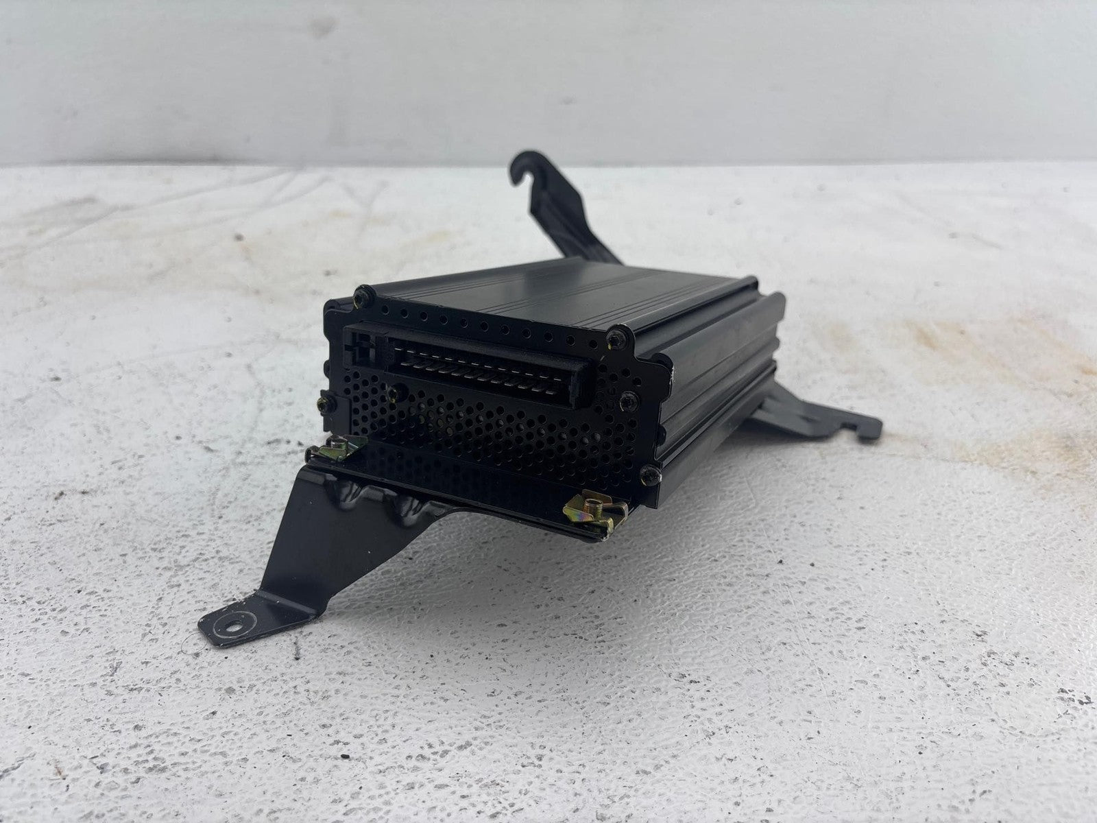 2000-2002 Audi S4 Audio Amplifier OEM 8D0-035-225-A