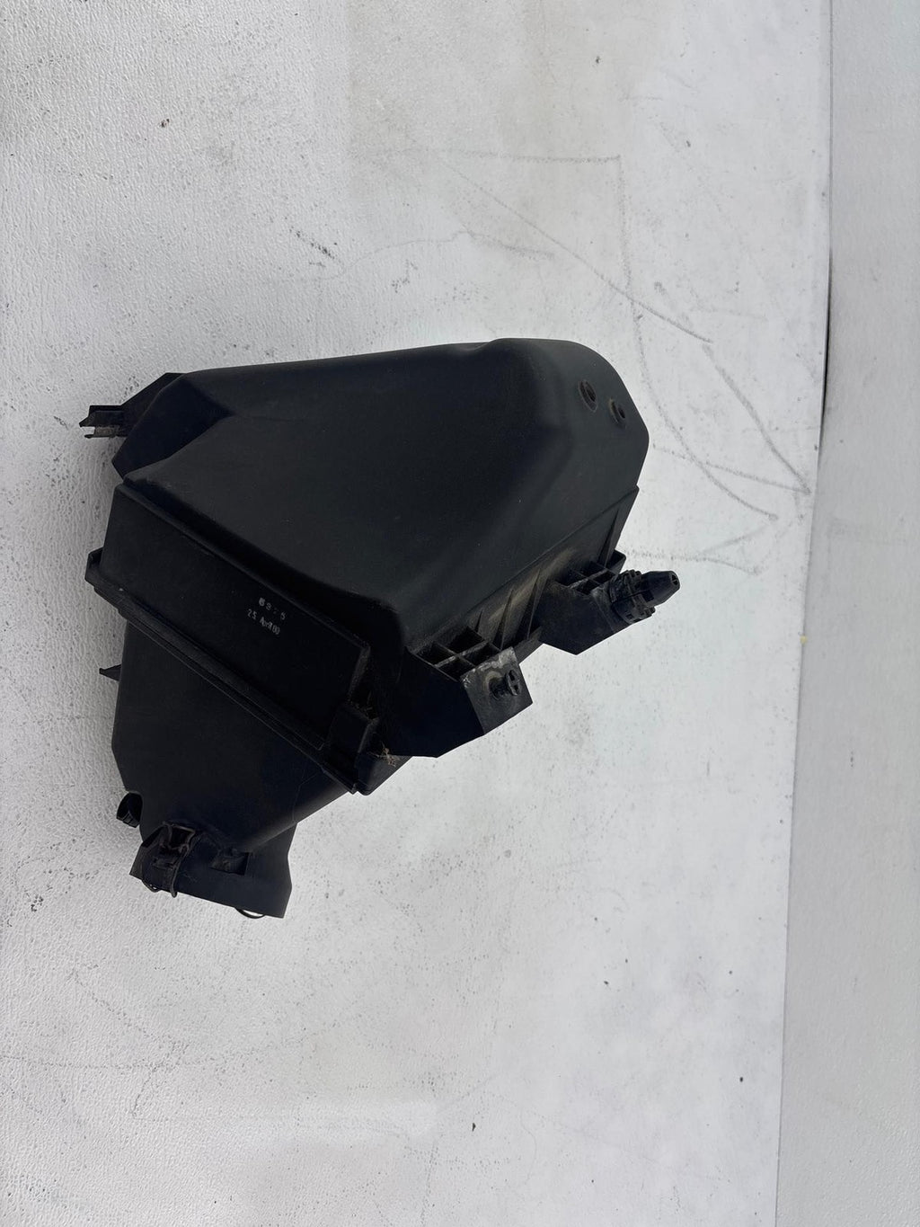 2000-2002 Audi S4 Air Intake Cleaner Box OEM