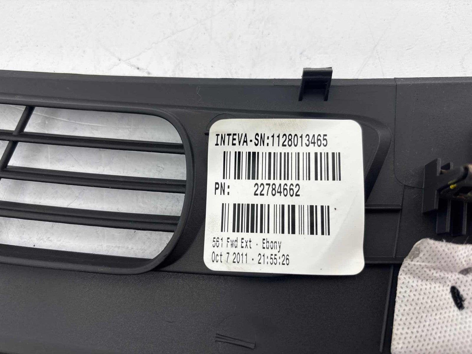 11-12 Chevrolet Traverse Front Dash Instrument Upper Defroster Grille Panel Oem