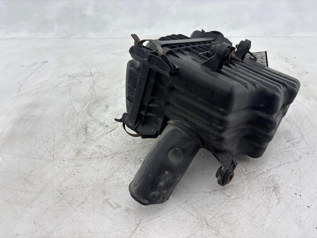 00-02 Saturn Sw2 1.9L Air Intake Cleaner Box 21008301