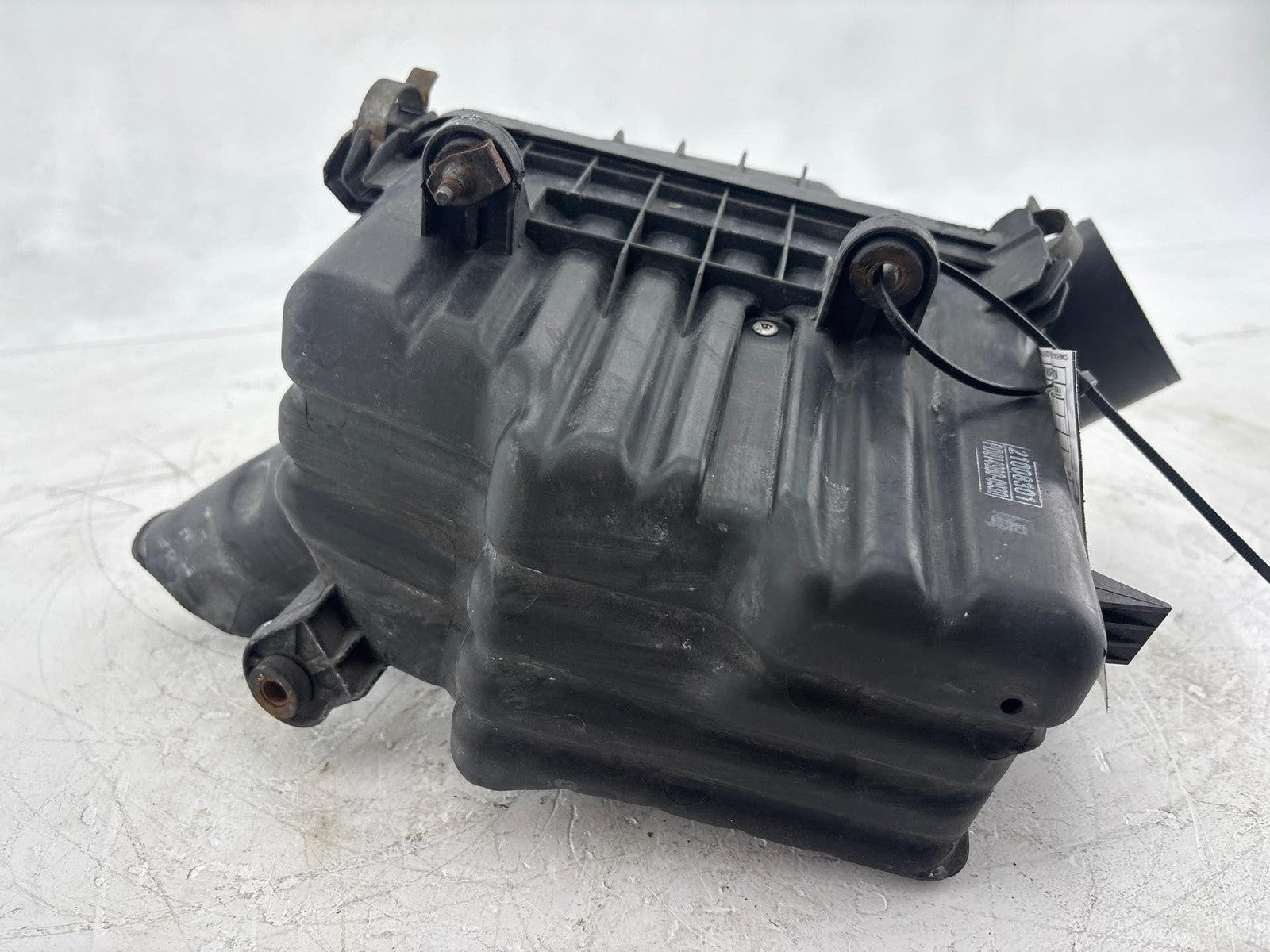 00-02 Saturn Sw2 1.9L Air Intake Cleaner Box 21008301