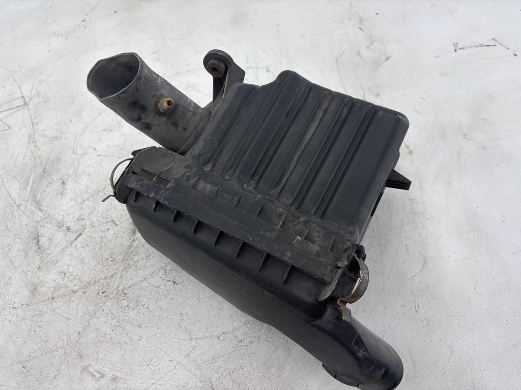 00-02 Saturn Sw2 1.9L Air Intake Cleaner Box 21008301