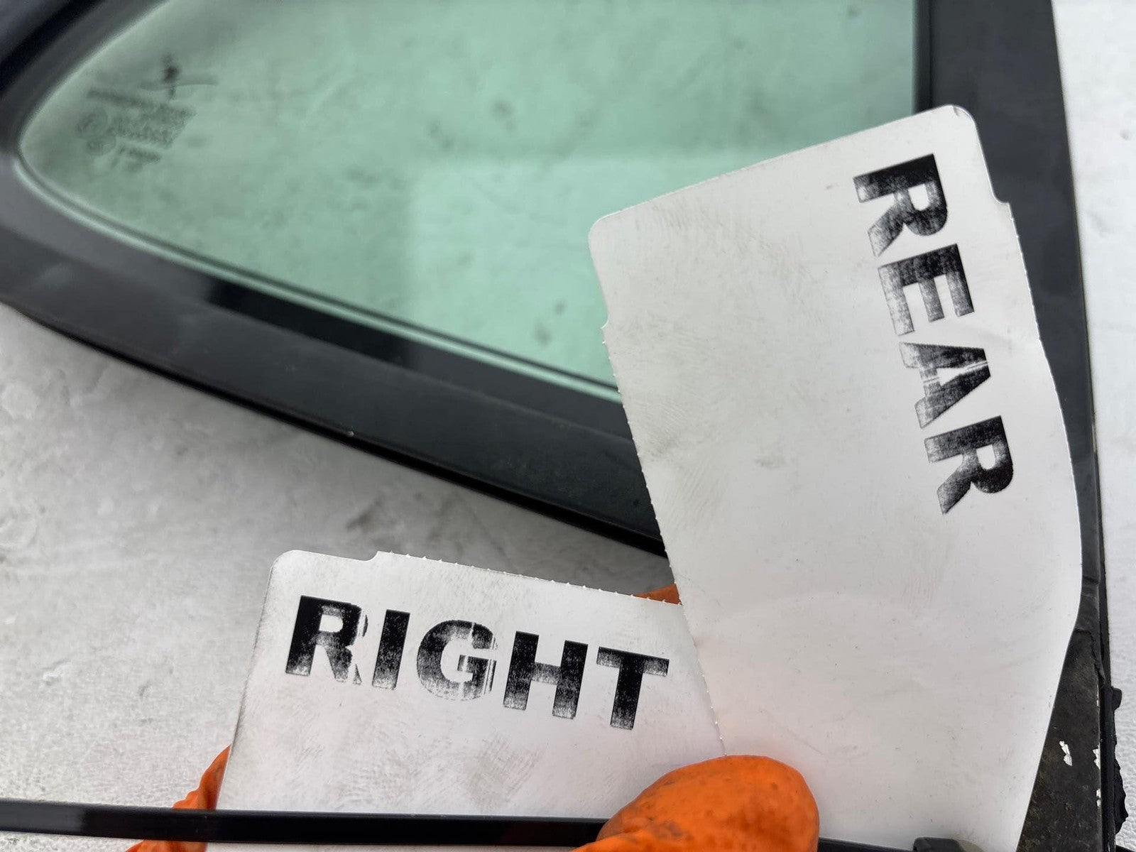 1999-2010 Saab 9-5 Aero Passenger Right Rear Door Vent Glass Oem