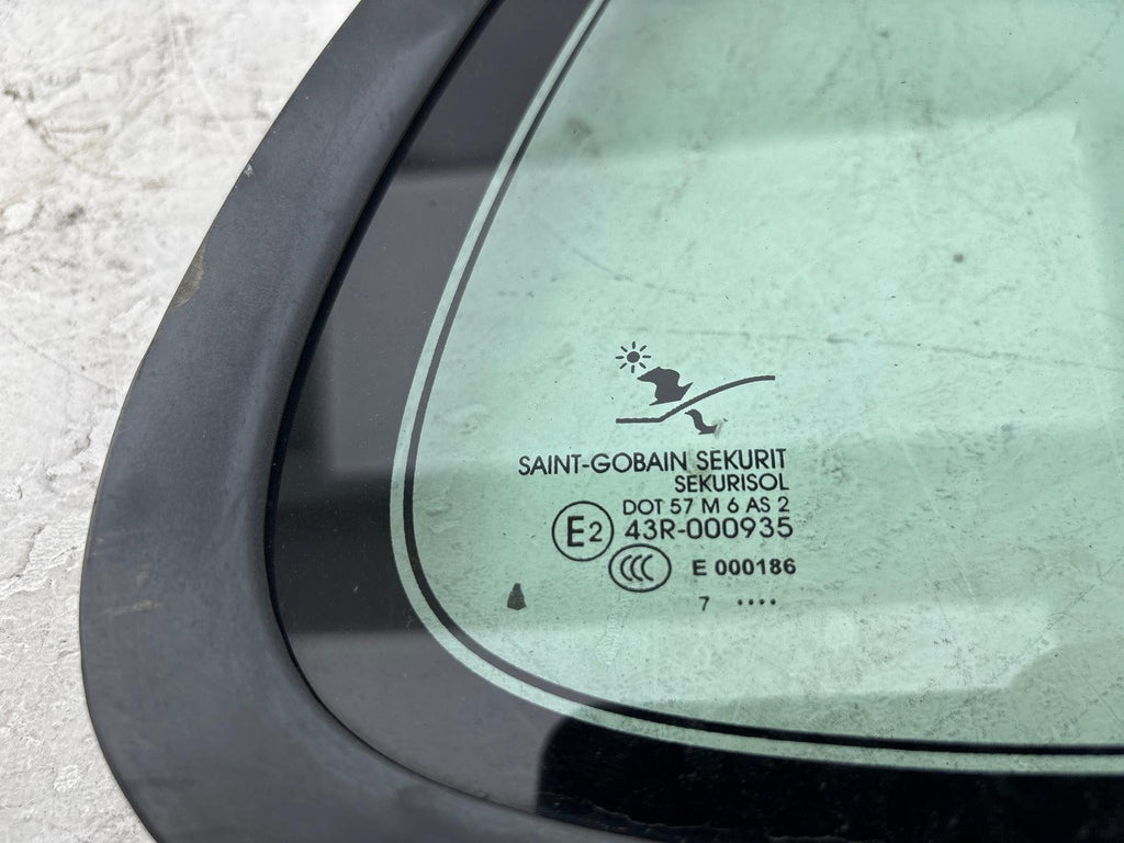 1999-2010 Saab 9-5 Aero Passenger Right Rear Door Vent Glass Oem