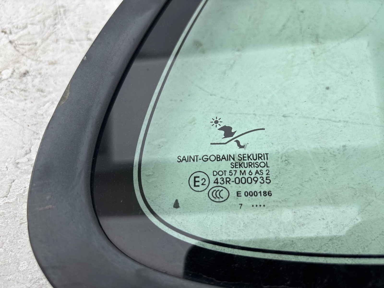 1999-2010 Saab 9-5 Aero Passenger Right Rear Door Vent Glass Oem