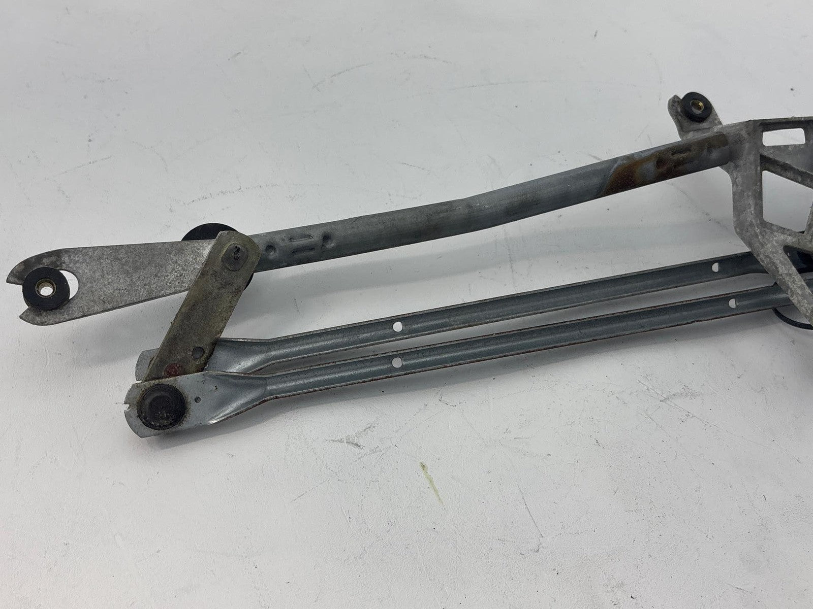 04-05 Buick Lacrosse Front Windshield Wiper Motor With Linkage