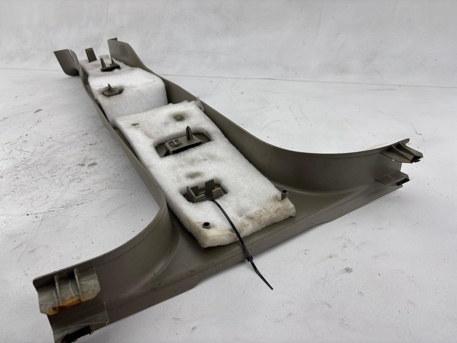 03-07 Hummer H2 Passenger Side Right Rh B Pillar Trim Panel Oem